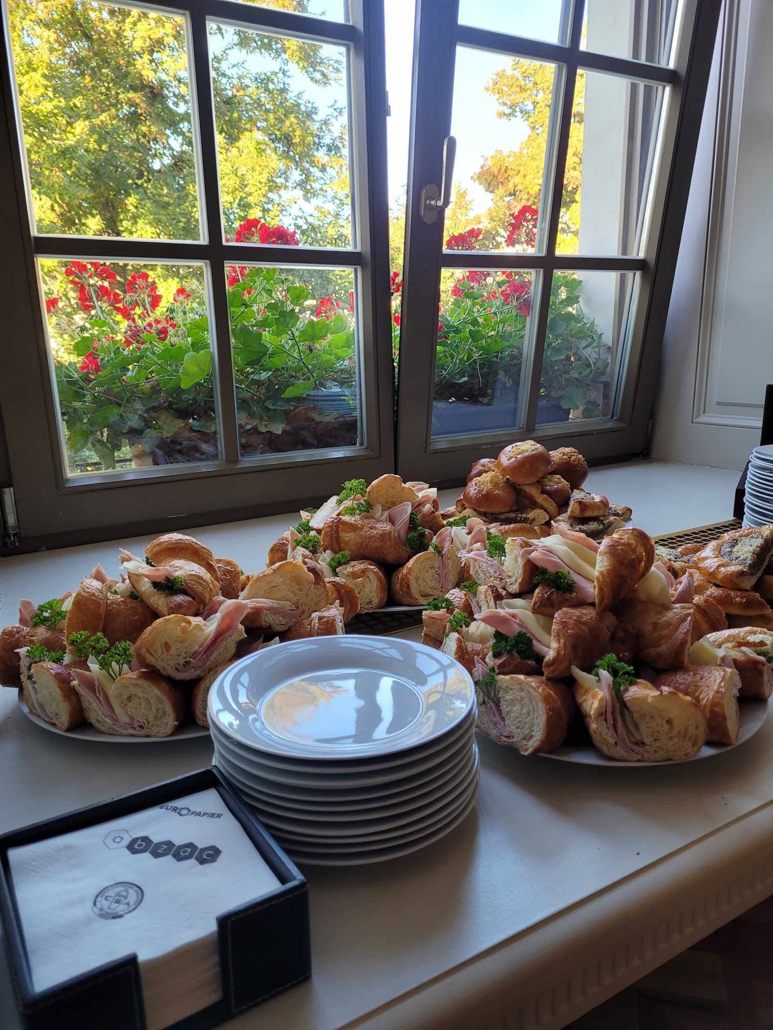 Plněné croissanty na konferenci